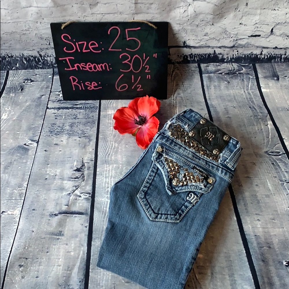 Miss Me Jeans Size 25 *Damaged Button*